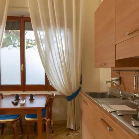 索伦托洛萨别墅酒店 4*