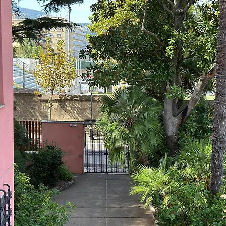 索伦托洛萨别墅酒店 公寓式酒店 4*