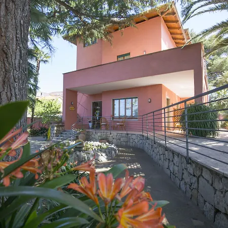 索伦托洛萨别墅酒店 4*