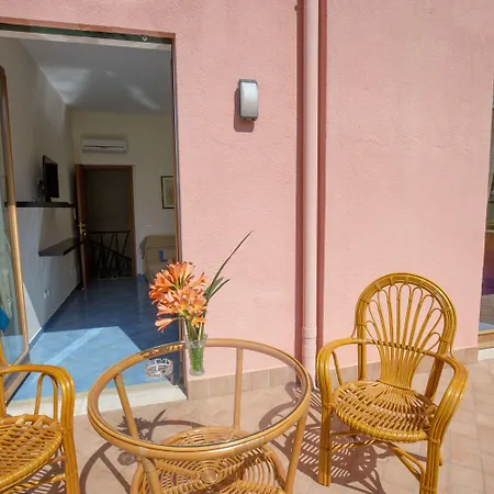 索伦托洛萨别墅酒店 4*