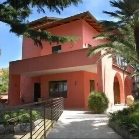 索伦托洛萨别墅酒店 公寓式酒店 4*