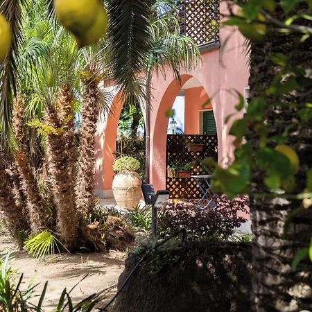 索伦托洛萨别墅酒店 4*