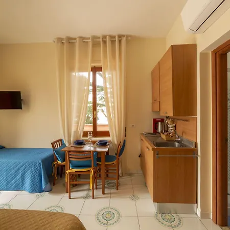 アパートホテル Rosa 4*